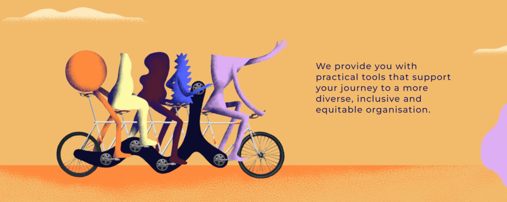 screenshot van de website Diversci.eu. Tegen een feloranje achtergrond zitten een aantal niet-menselijke figuren op een fiets, die is aangepast aan hun verschillende vormen. 
